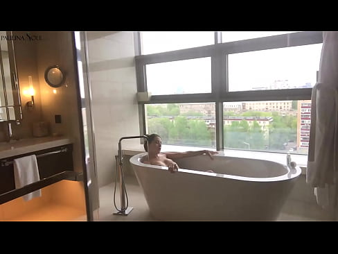 ❤️ Ogromna laska namiętnie waląca sobie cipkę w łazience Super sex at pl.porngameshub.ru